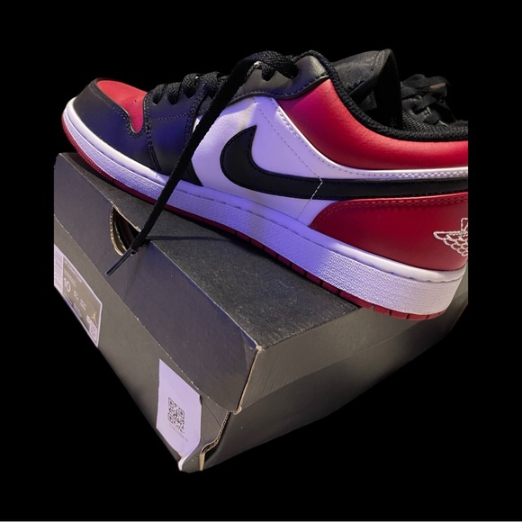 Men’s Jordan 1 Low Bred Toe - Picture 6 of 10